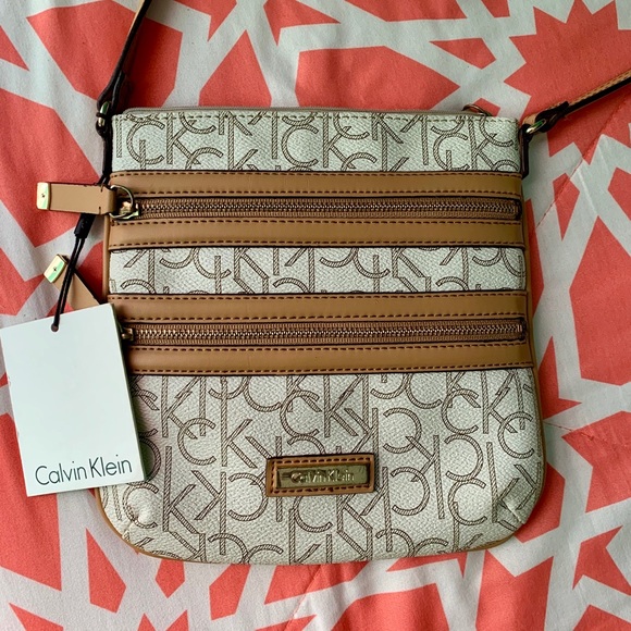 Calvin Klein Handbags - 🎉HP🎉NWT Calvin Klein Purse👜